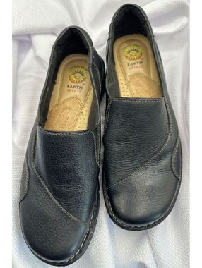 Women's Earth Spirit Black Slip-On 'Kenya' Leather Top-Stitched Flat Shoes